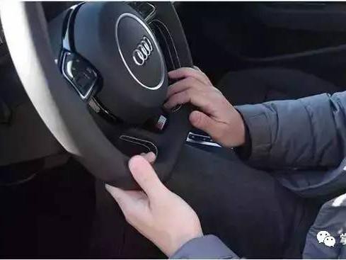 为啥如今好多车都在用平底三幅方向盘？