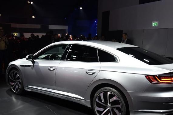 或20万起，大众啊腾9月上市，买3系C级A4都不如它