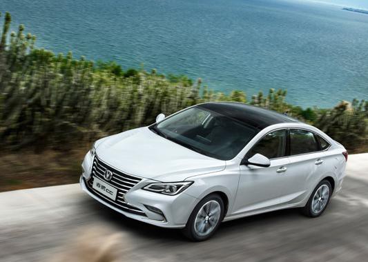 悬浮大屏 全景天窗 长安最色轿车能否逆袭？