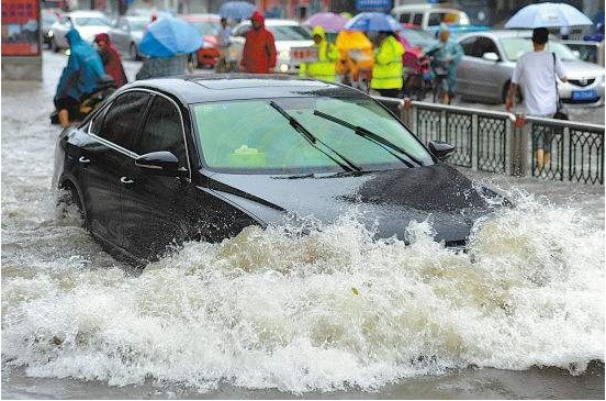 下大雨前车牌丢了,还能上路吗?