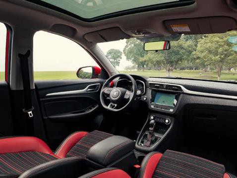 我们在一辆上汽名爵 ZS 上体验了斑马系统 2.0 版本