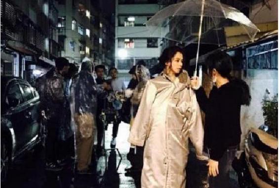 41岁花旦替夫还债，嫁豪门开百万座驾，成第2个刘涛