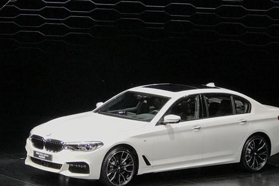 全新宝马5系真的有能力“吊打”奔驰E级吗？