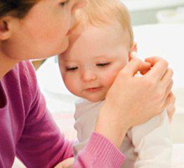 经常给宝宝挖耳屎的两大危害