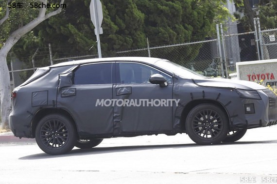 曝雷克萨斯RX七座版谍照 东京车展亮相