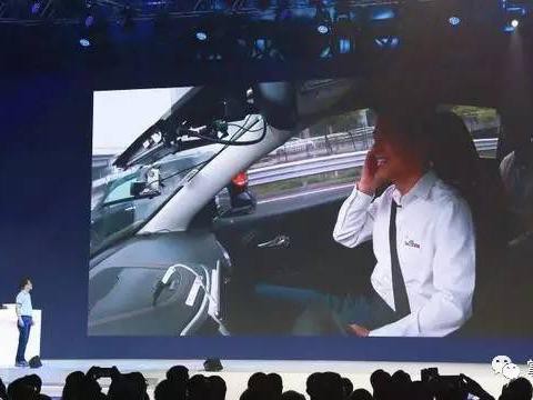 李彦宏坐着无人车上了五环 网友吐槽：我为啥考驾照