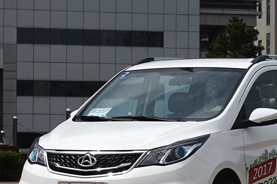 5万元还买面包车？我已经买全液晶仪表中控的MPV了