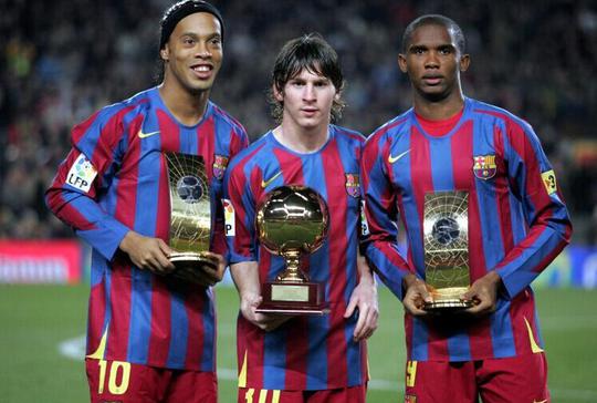 绝对巨星:梅西顶薪续约巴萨至2021 一日红蓝一