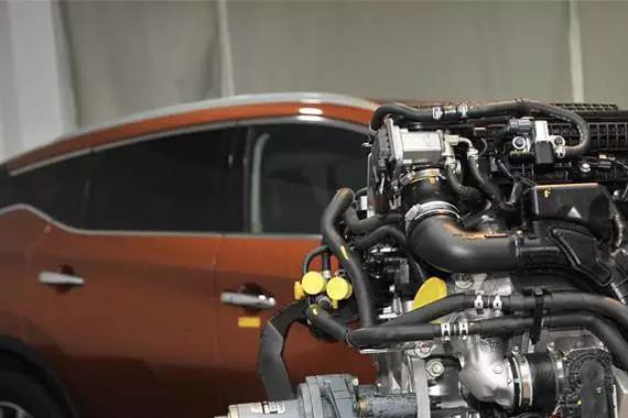 别只知道“涡轮增压”，这台“机械增压”SUV更NB