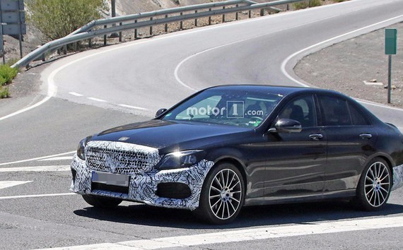 奔驰新C级谍照曝光 内饰获得进一步升级