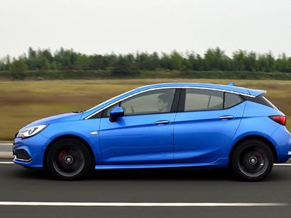 十几万就能买到帅气有乐趣的两厢车，夫复何求