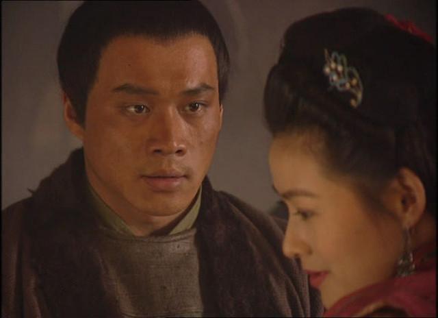 其中最八卦的一段,当属在《水浒传》播出后与剧中武松扮演者丁海峰闹