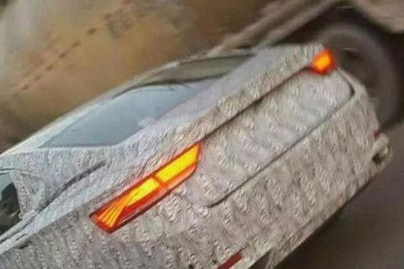 吉利全新轿车曝光，全液晶仪表加电子挡把