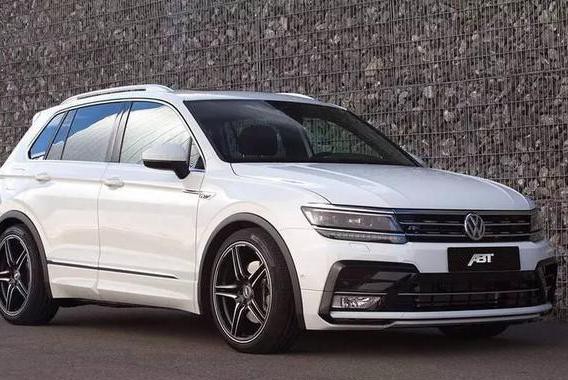 据说开这台“大众”参加同学聚会“班花”会主动上车