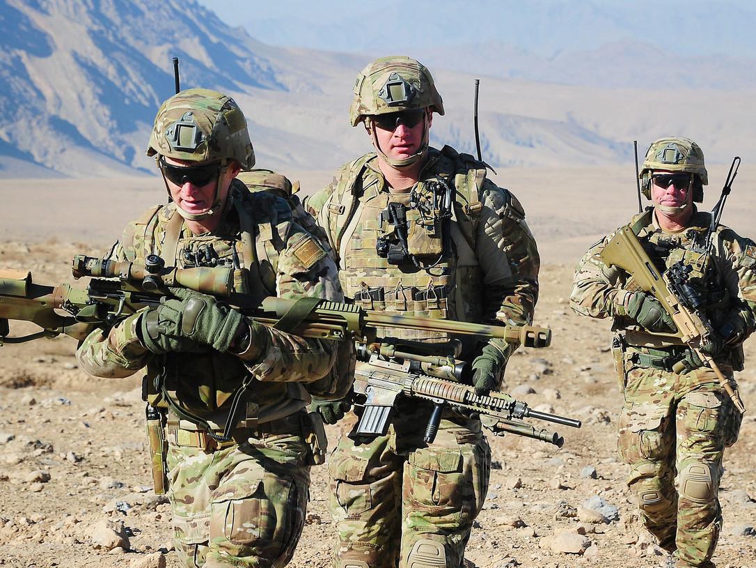 部队指挥正确手势图片