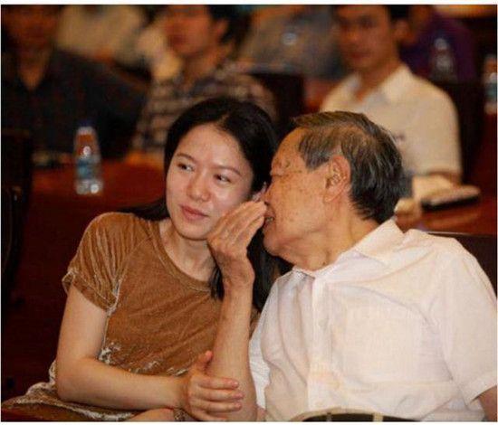 翁帆杨振宁这一对世纪忘年恋只值一套别墅使用权?
