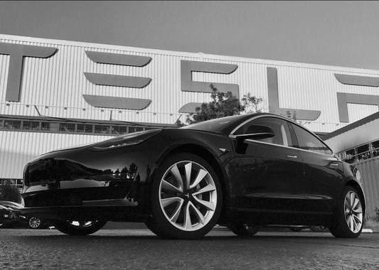 世界第一辆特斯拉Model 3曝光，原来主人不是马斯克
