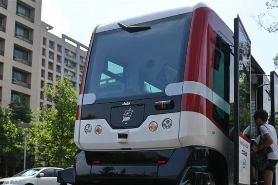 台湾首辆无人驾驶巴士上路测试