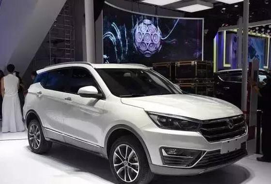 标配全景天窗+ESP，搭载1.5T动力加四驱，6万起步