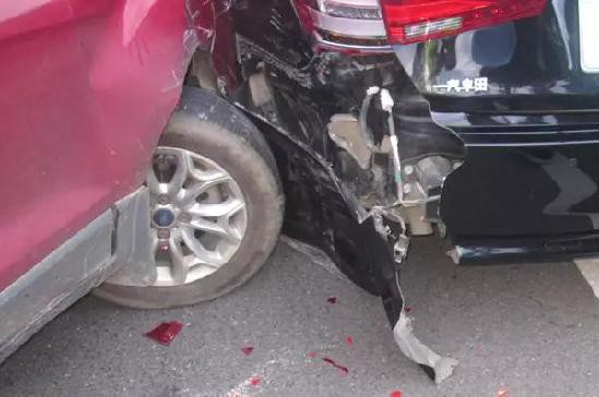 追尾事故8万私了不成，还被交警扣194分