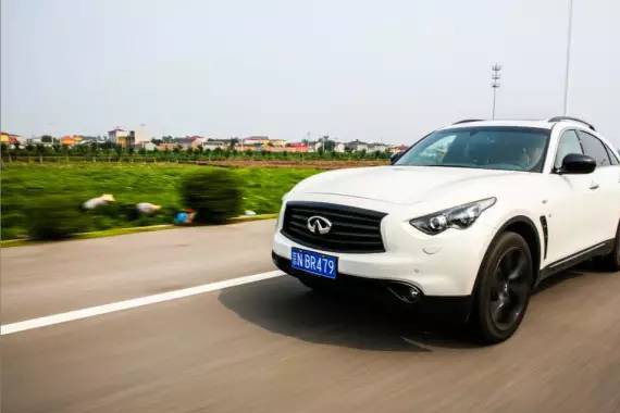 妹子都喜欢的汽车中的“坏男人”，还是GT-R亲戚！