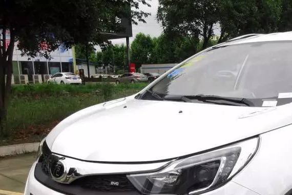 有些SUV，不到10万就带全景天窗，关键后排还能放倒