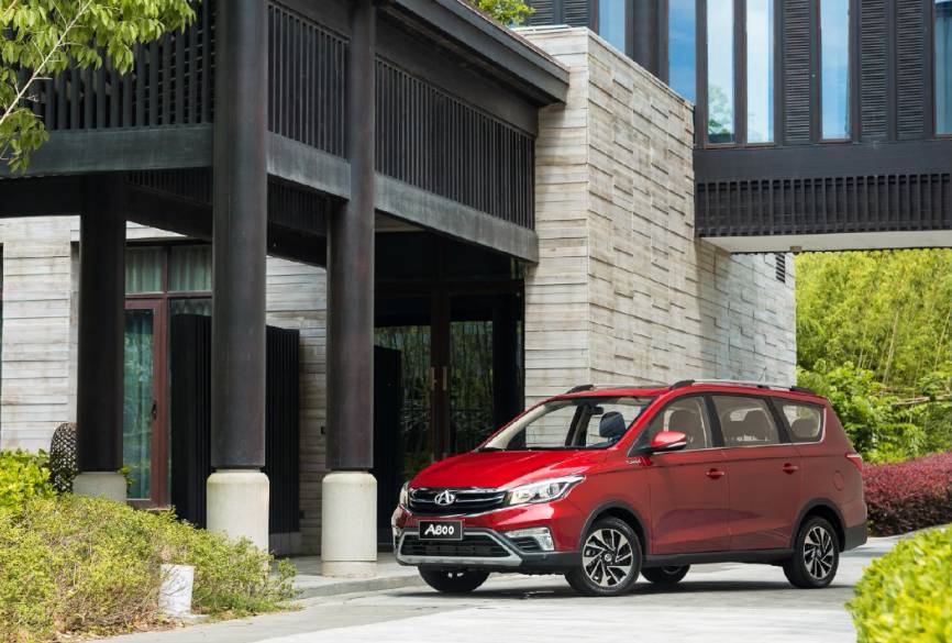 一键启动、自动大灯、胎压监测，这辆7座MPV不到十万