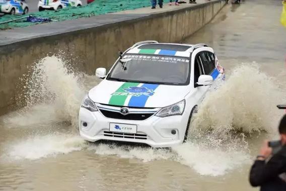 电驹答疑|雨季来临，电动汽车怕水吗？