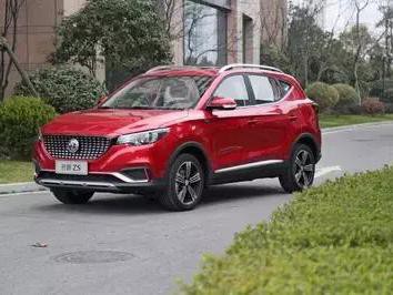 纳尼！不打农药了？环球小姐约你踢球还玩无人机？