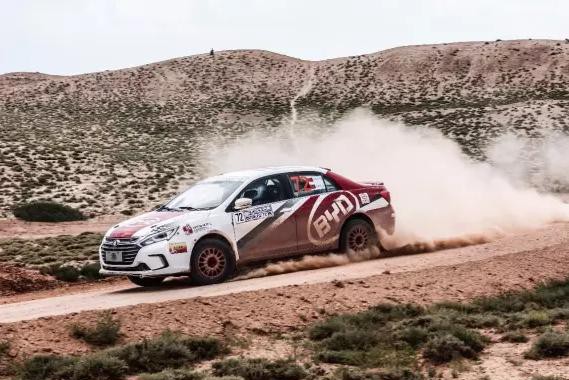 LOL打蒙圈了，竟有人用油电混合跑拉力赛？