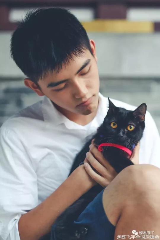 陈飞宇撞脸吴亦凡 是陈凯歌儿子人帅戏好和欧阳娜娜传绯闻