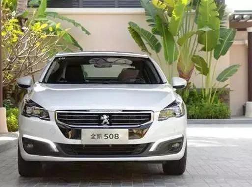 凭借着一流的底盘调教 敢跟宝马3系同台展开竞争