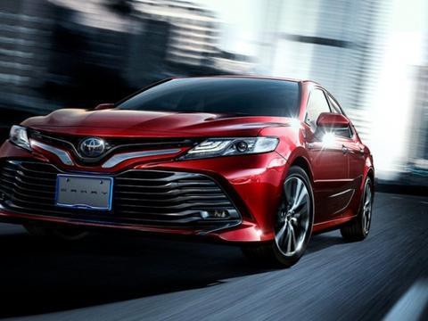 全新凯美瑞长成这样，百公里油耗3L，卖18万怼迈腾