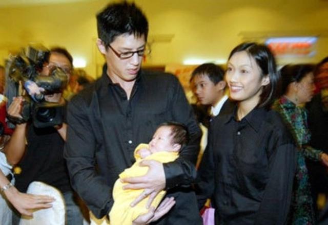 蒋介石后代结婚，为啥穿黑婚纱黑西装？客人都穿黑衣