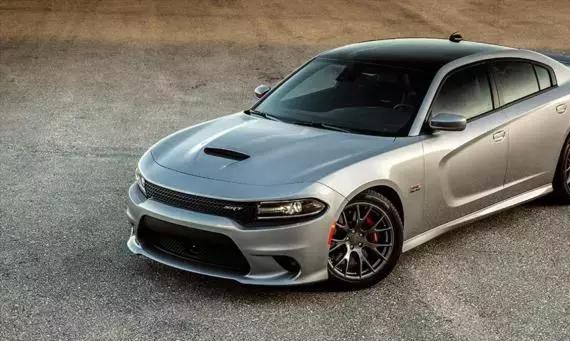 别买超跑了，这几辆五门轿车你还未必驾驭得了！