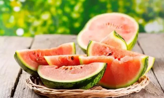 糖尿病人完全可以吃西瓜,这样吃血糖好又解渴