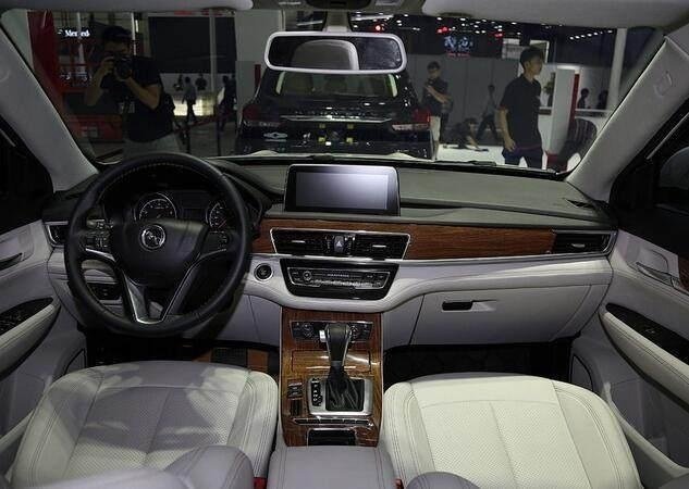 进口的品质卖6万,堪比宝马内饰,标配全景天窗+ESP