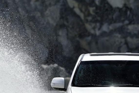 社会我的哥，出来混开啥车？