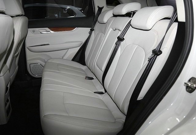 进口的品质卖6万,堪比宝马内饰,标配全景天窗+ESP