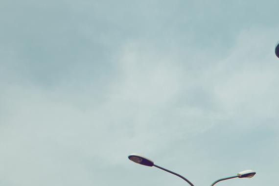 领略异域风情 素雅车模用气质征服白马王子M3