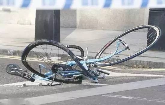 机动车与自行车刮蹭的事故,该如何处理?