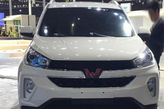 五菱首款SUV5万出头，白色实车确实帅