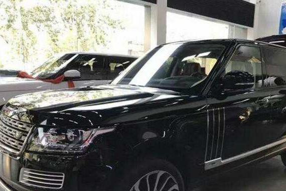 388万特别版路虎，打开尾箱后多了两个座位