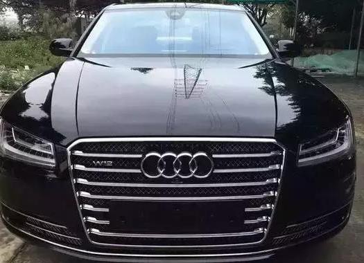 这辆奥迪A8L售价270万，保时捷见到它都得让路！