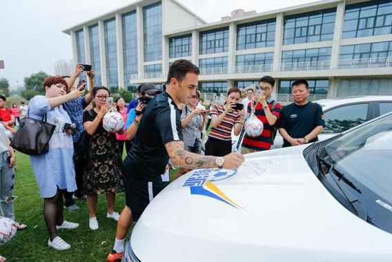 作为卡纳瓦罗的铁杆球迷，我决定下半年目标就TA了