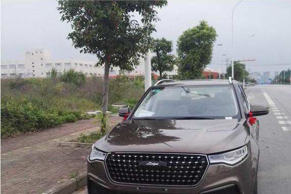 农村教师因路况差选SUV，但提众泰T700后他后悔了