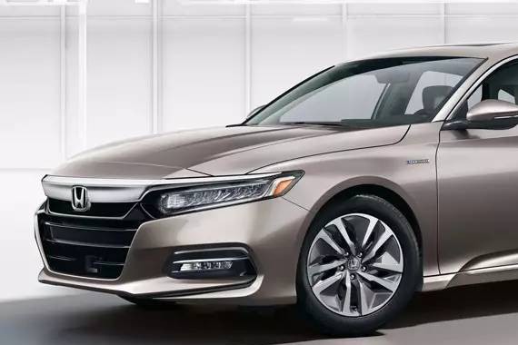 本田大法又发作！来，看10代雅阁！