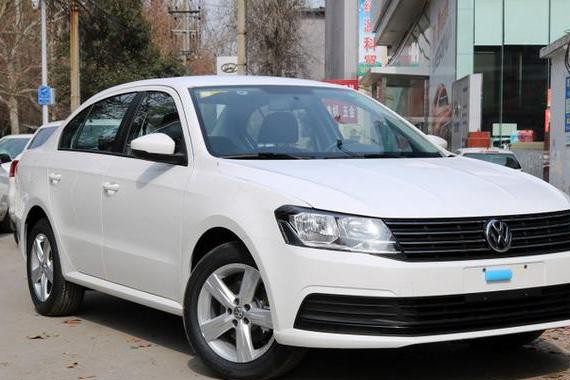 8年卖出220万辆，没中控大屏倒车影像