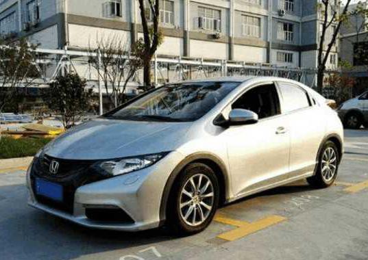 两厢本田思域，国内仅一台，仪表盘似超跑