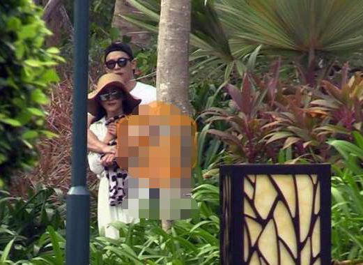 李冰冰恋鲜肉，座驾豪华阔气， 粉丝心疼男闺蜜任泉